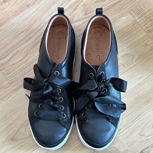 Vionic Women's Black Leather Sneakers